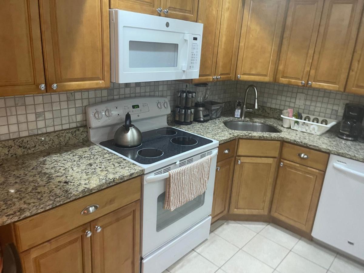 Comfy Basement Home 2 Bdrm1Den 3Queen Beds Washington Dış mekan fotoğraf
