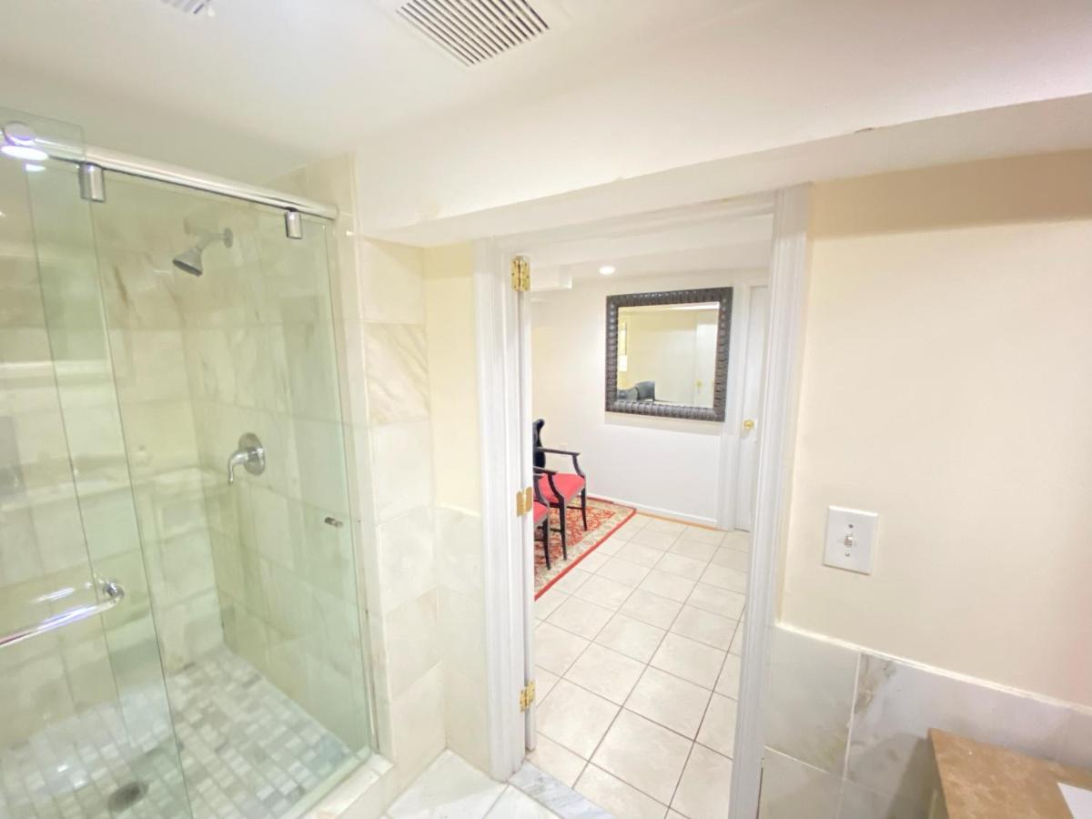 Comfy Basement Home 2 Bdrm1Den 3Queen Beds Washington Dış mekan fotoğraf